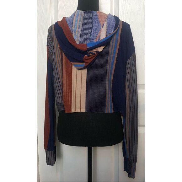 Akira Cropped Hoodie Size Medium - Picture 3 of 5